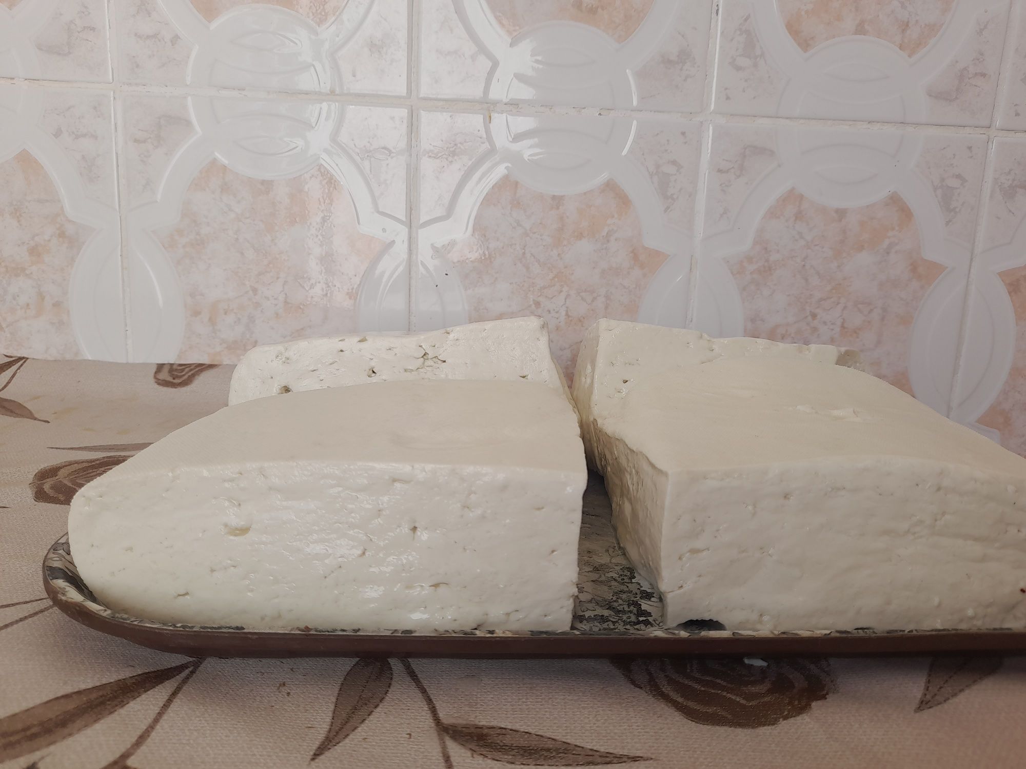 De vânzare telemea de oaie