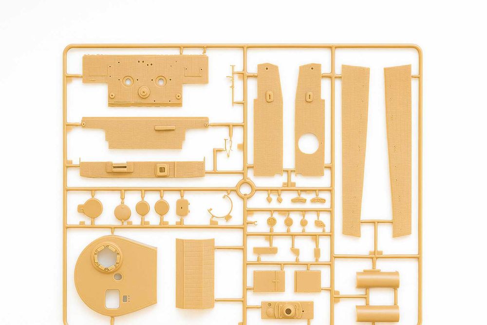 Сборная модель немецкого танка Т-VI TIGER 1 ausf E с циммеритом 1:35