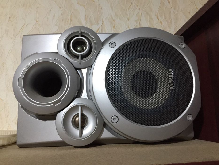 Продается музыкальный центр 700.000