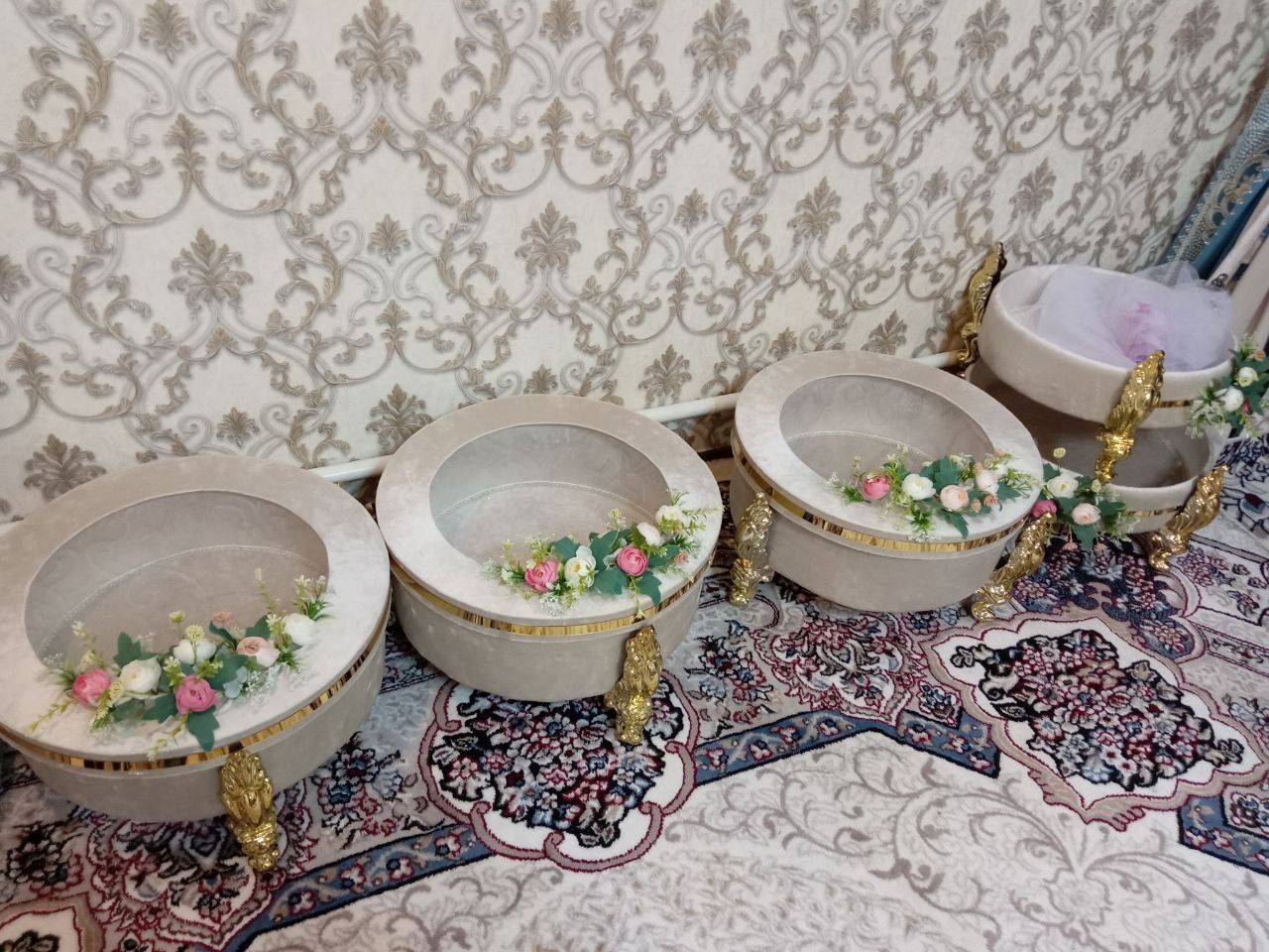 Ijaraga sarpo sandiqlar to'plami.