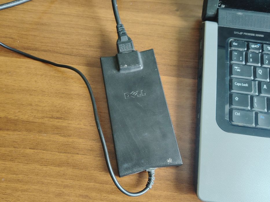Продавам лаптоп Dell Studio 1555 за части
