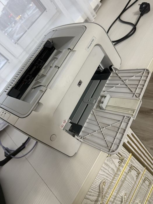 Продам принтер HP LaserJet P1005 — чёрно-белый