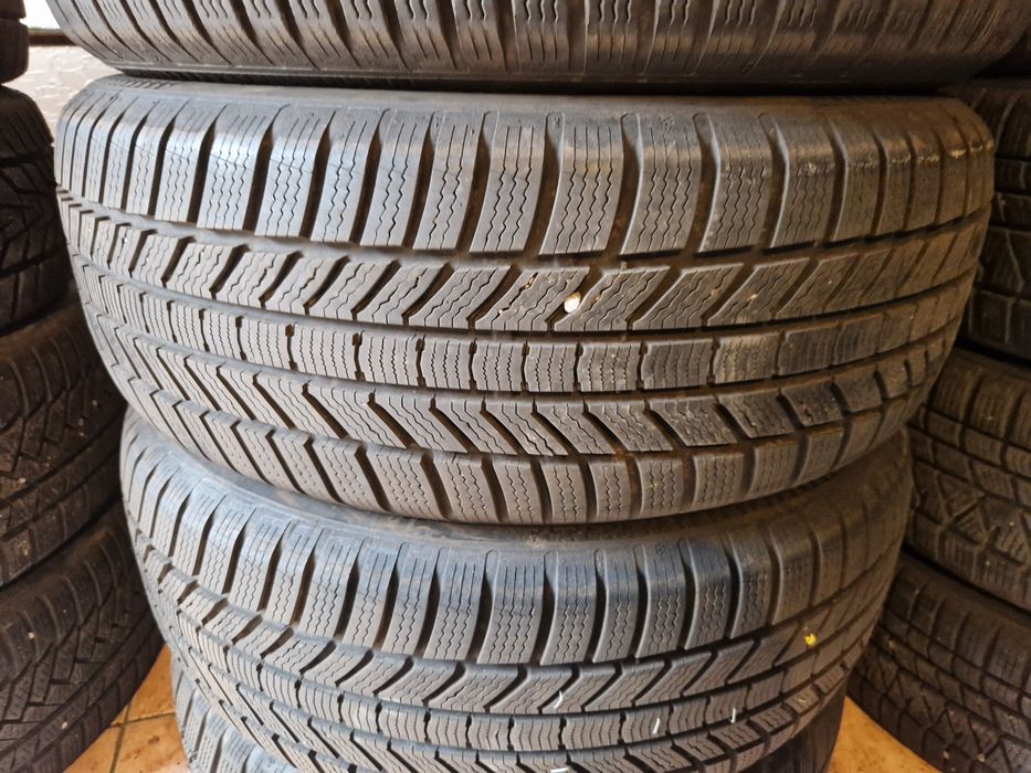 Anvelope Iarnă Continental 235 55 18