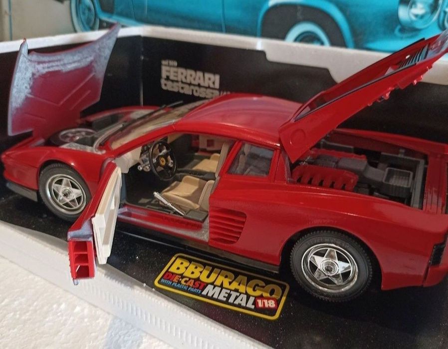Ferrari testarossa 1984 1:18
Scara 1:18
Bburago

Pozele reflectă real
