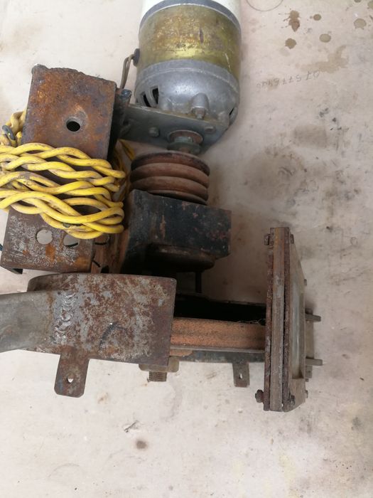 Polizor de banc cu motor de 220