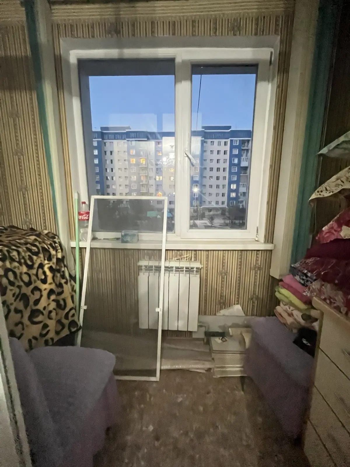 Нурсат 2 комн на 2 этаже продаётся,