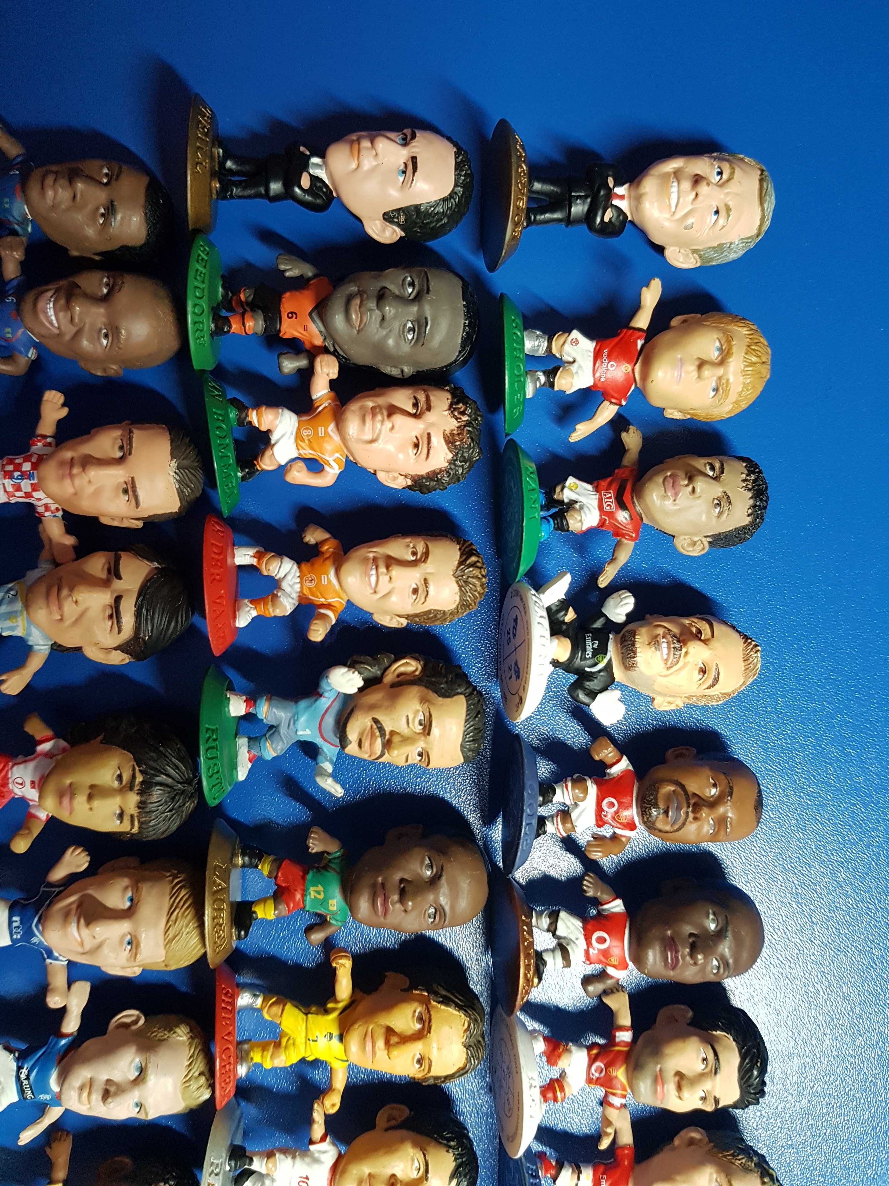 Peste 90 de figurine fotbal Corinthian si SoccerStarz