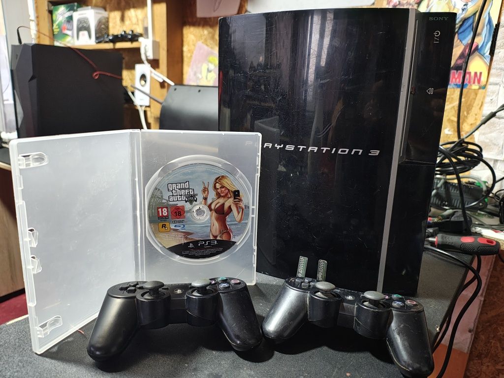 PlayStation 3 fat cu 2 manete și joc
