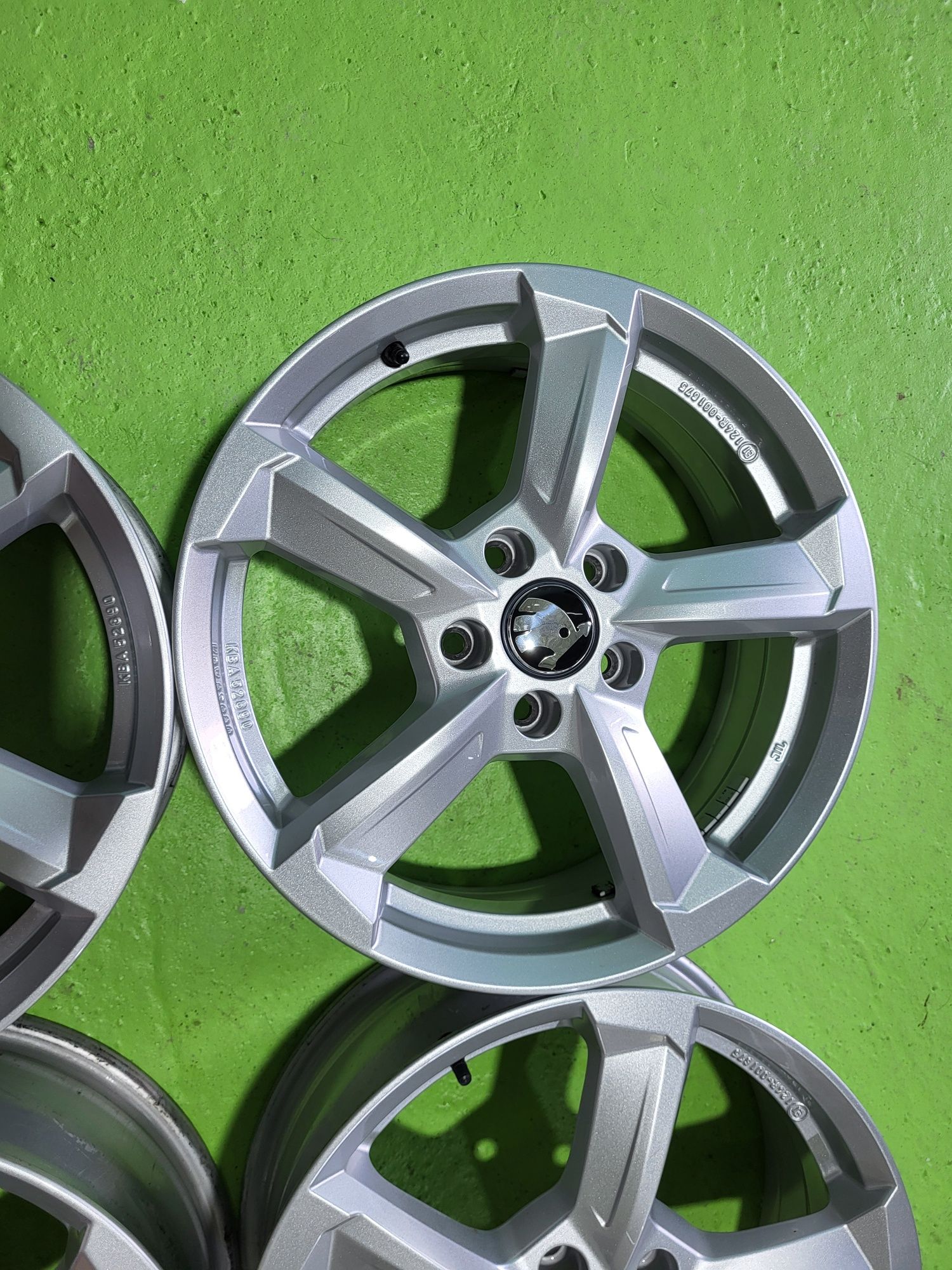 17 5x112 Skoda лети джанти 5х112 шкода