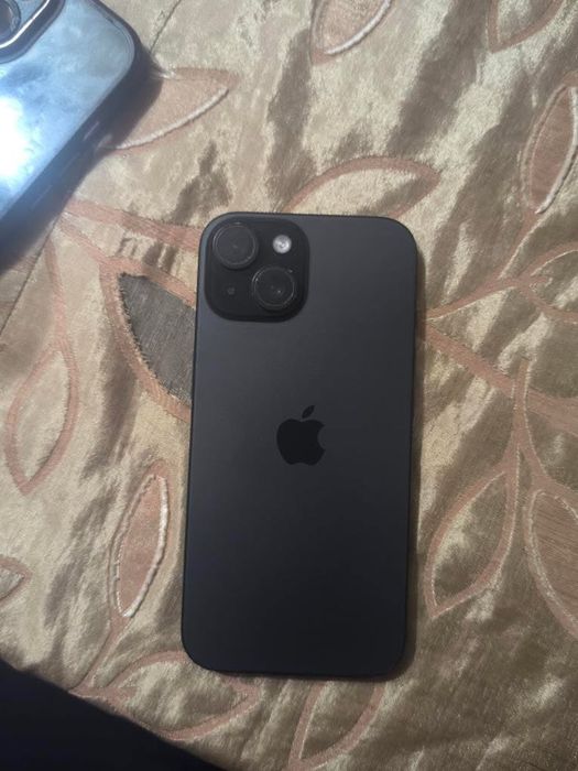 Продава се iPhone 15 black 128gb