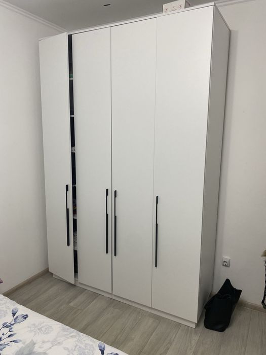 Продам спальный шкаф