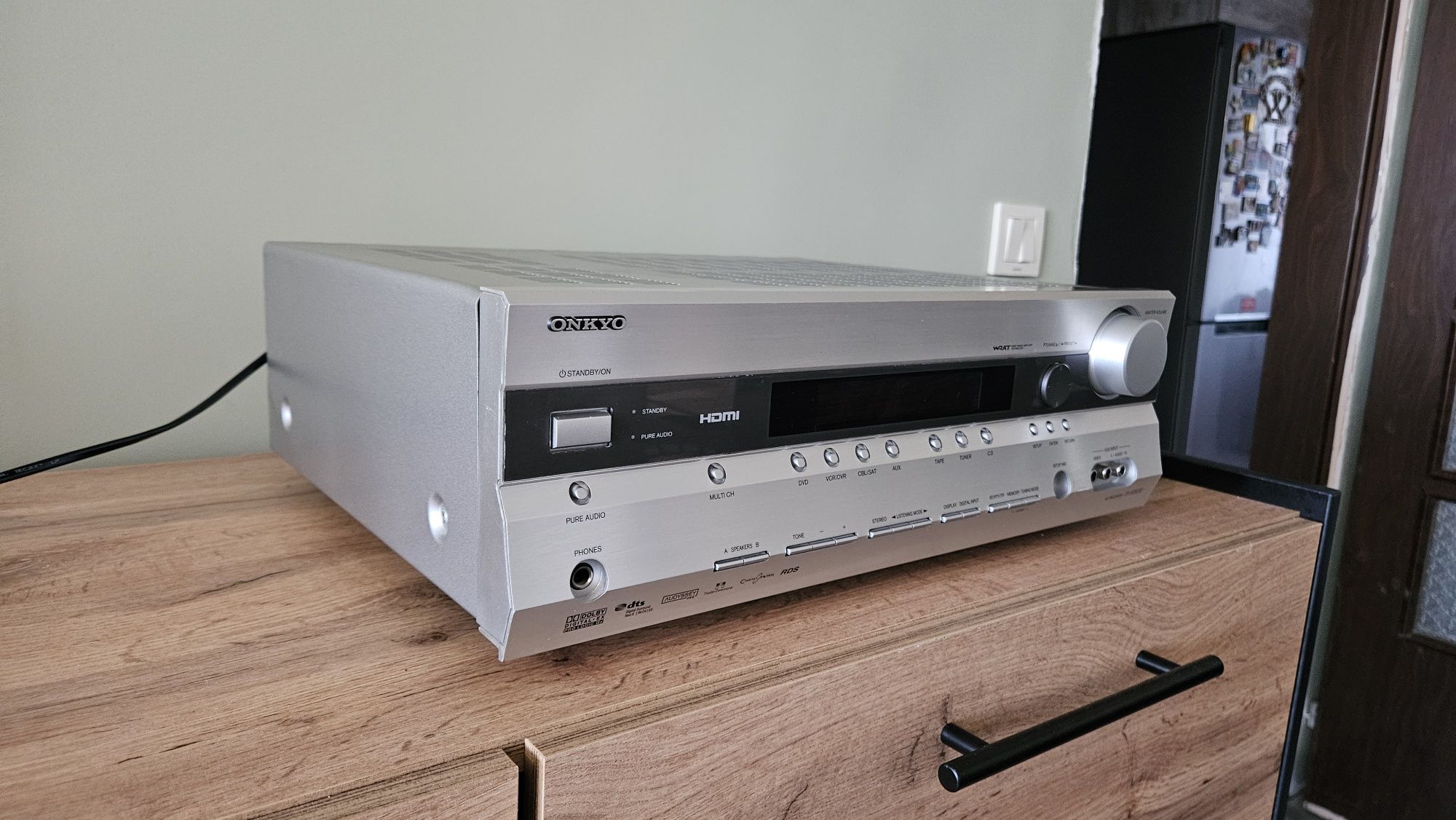 Ресивър ONKYO TX-SR505E