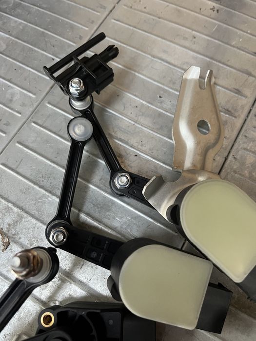 Senzor nivel cantare balast audi a6 a7 a8 touareg cayenne q7 fata spat