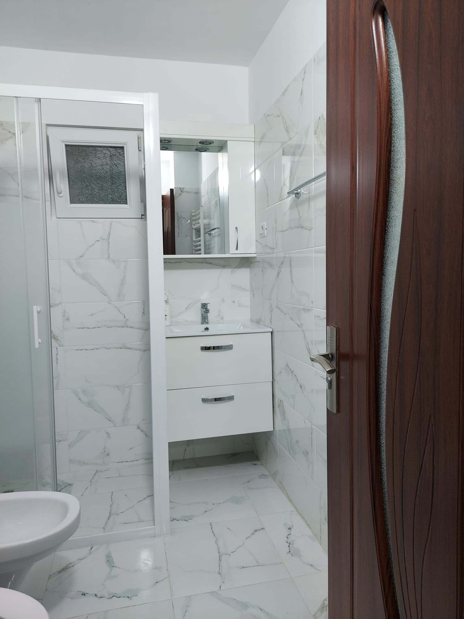 Inchiriez apartament 2 camere