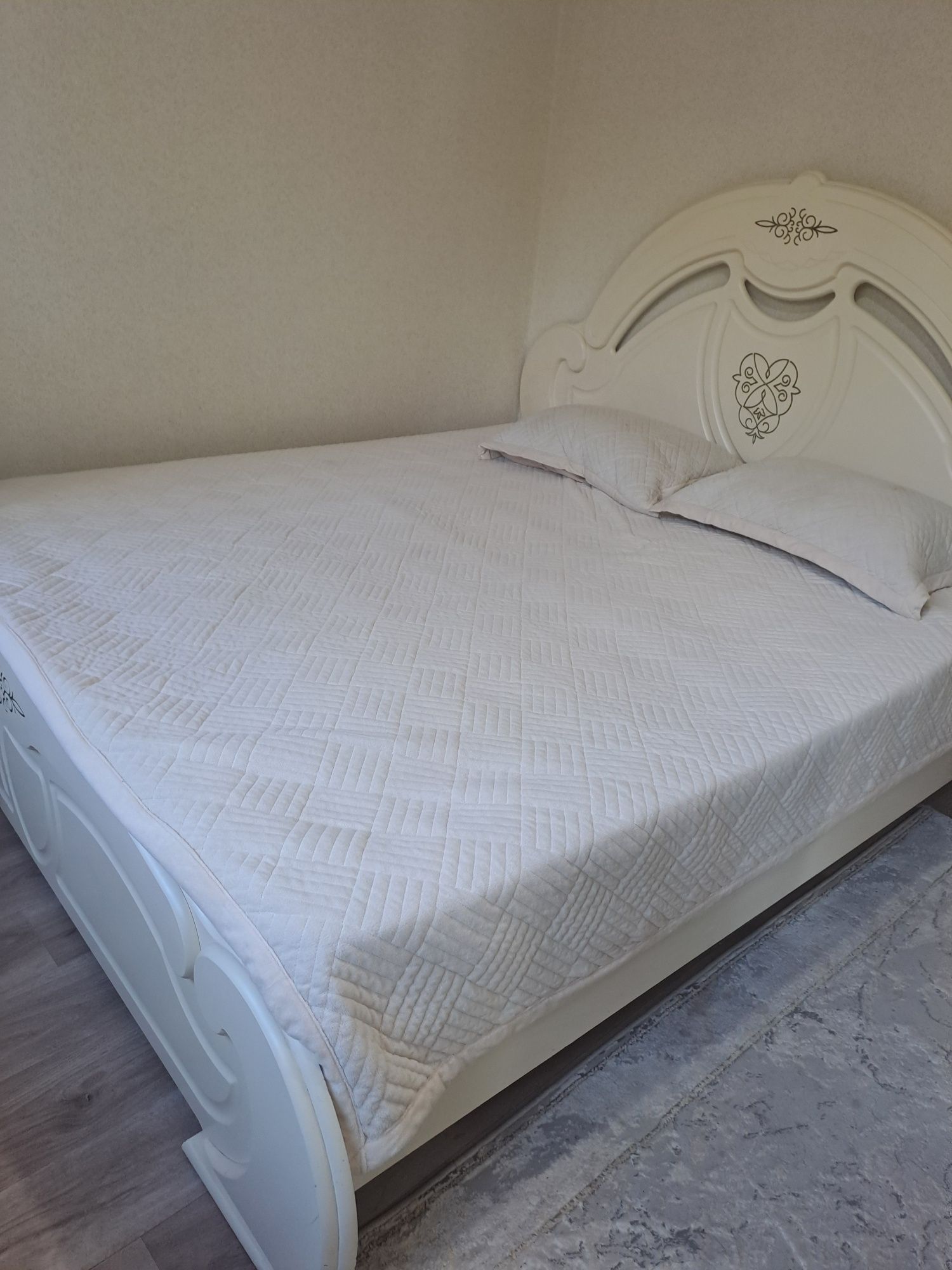 Продам двуспальную большую кровать