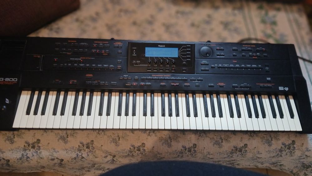Vând roland g800