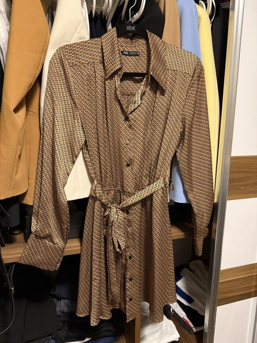 Рокля Zara  неразличима от нова
