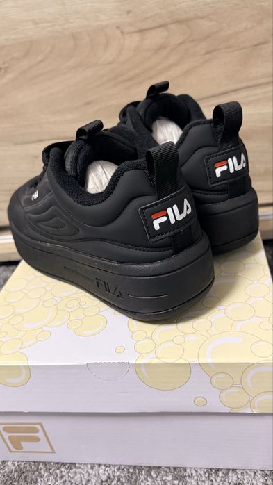 Adidasi Fila, noi cu eticheta.