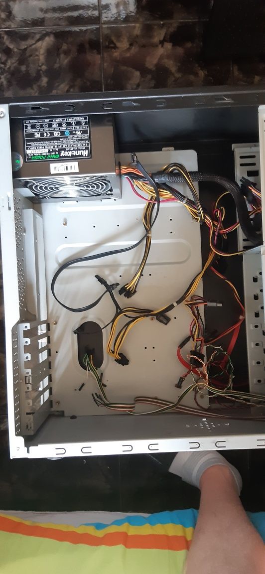 Кутия за компютър Delux + захранване 450 w-65 лв
