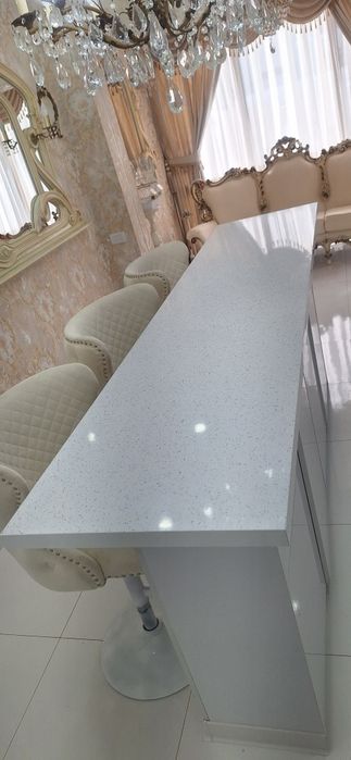 Vand Insula bucatarie si scaune