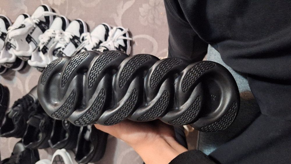 Versace Chain Reaction black