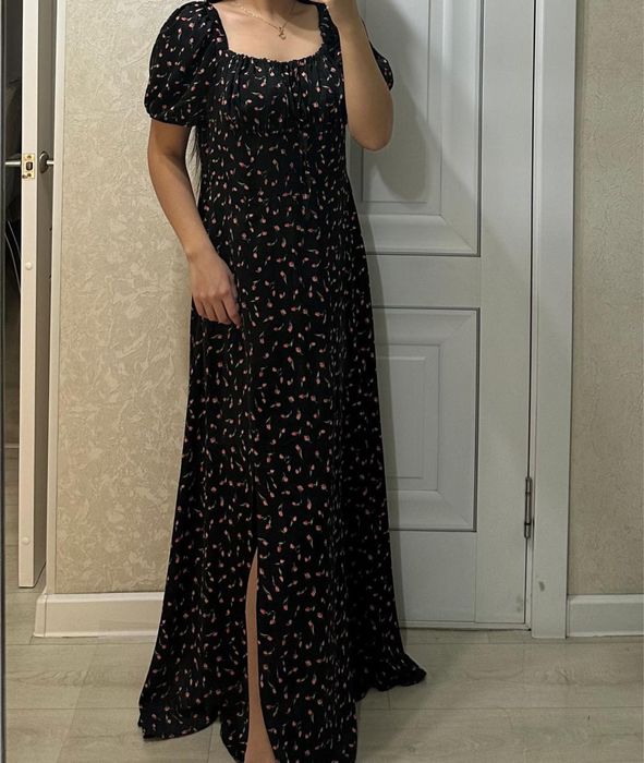 Платье крестьянка, очень красиво сидит по фигуре