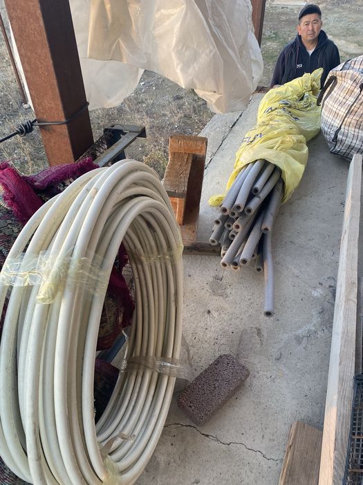 Пластиковая труба с утеплителем