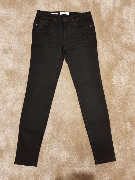 10 pantaloni tip blugi