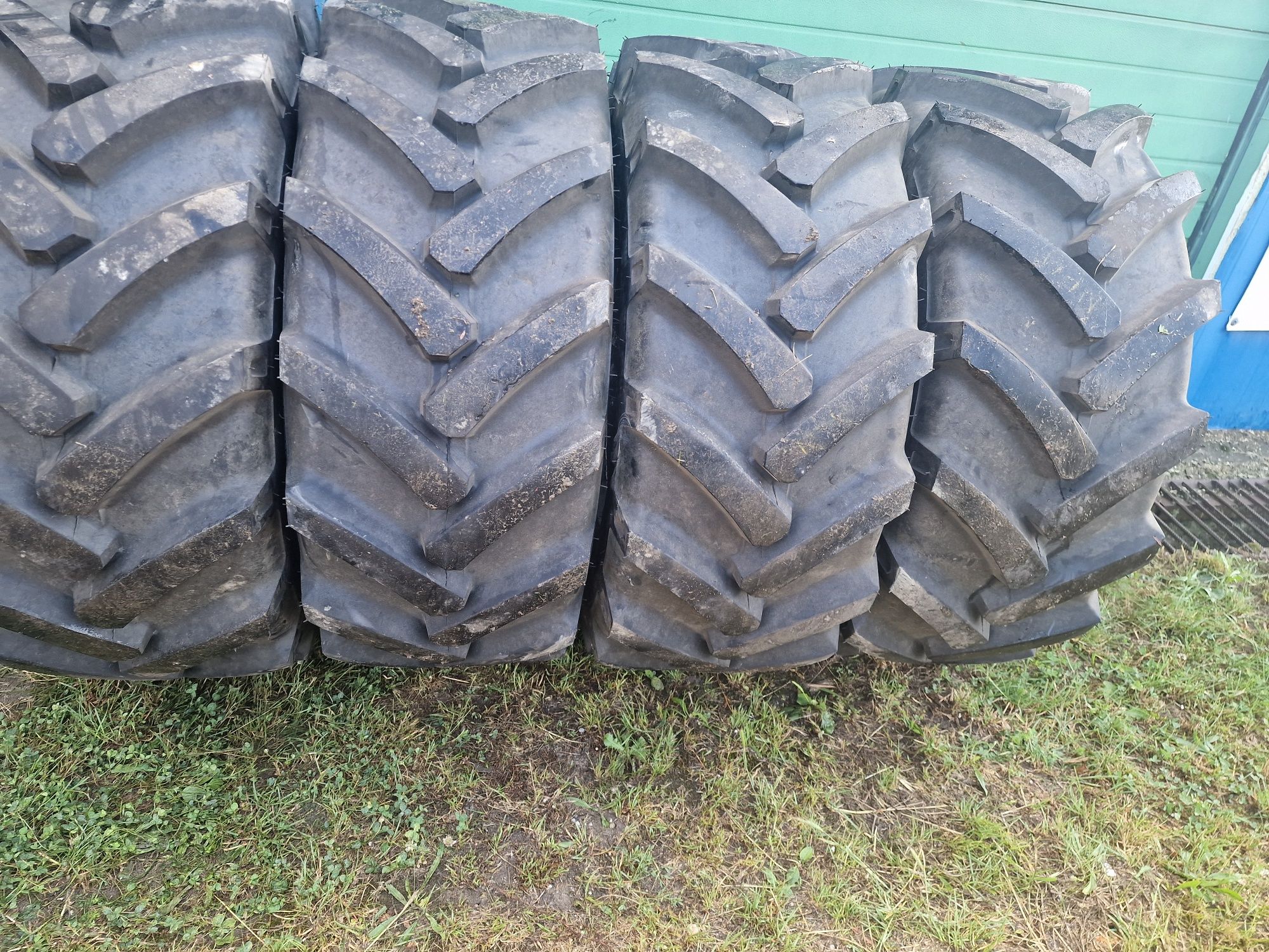 Anvelope noi pe încărcător 16.0/70R24 sau 400/70R24