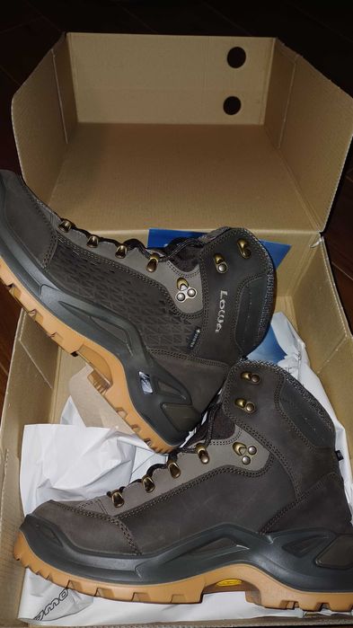 LOWA Renegade GORE-TEX,VIBRAM размер 41