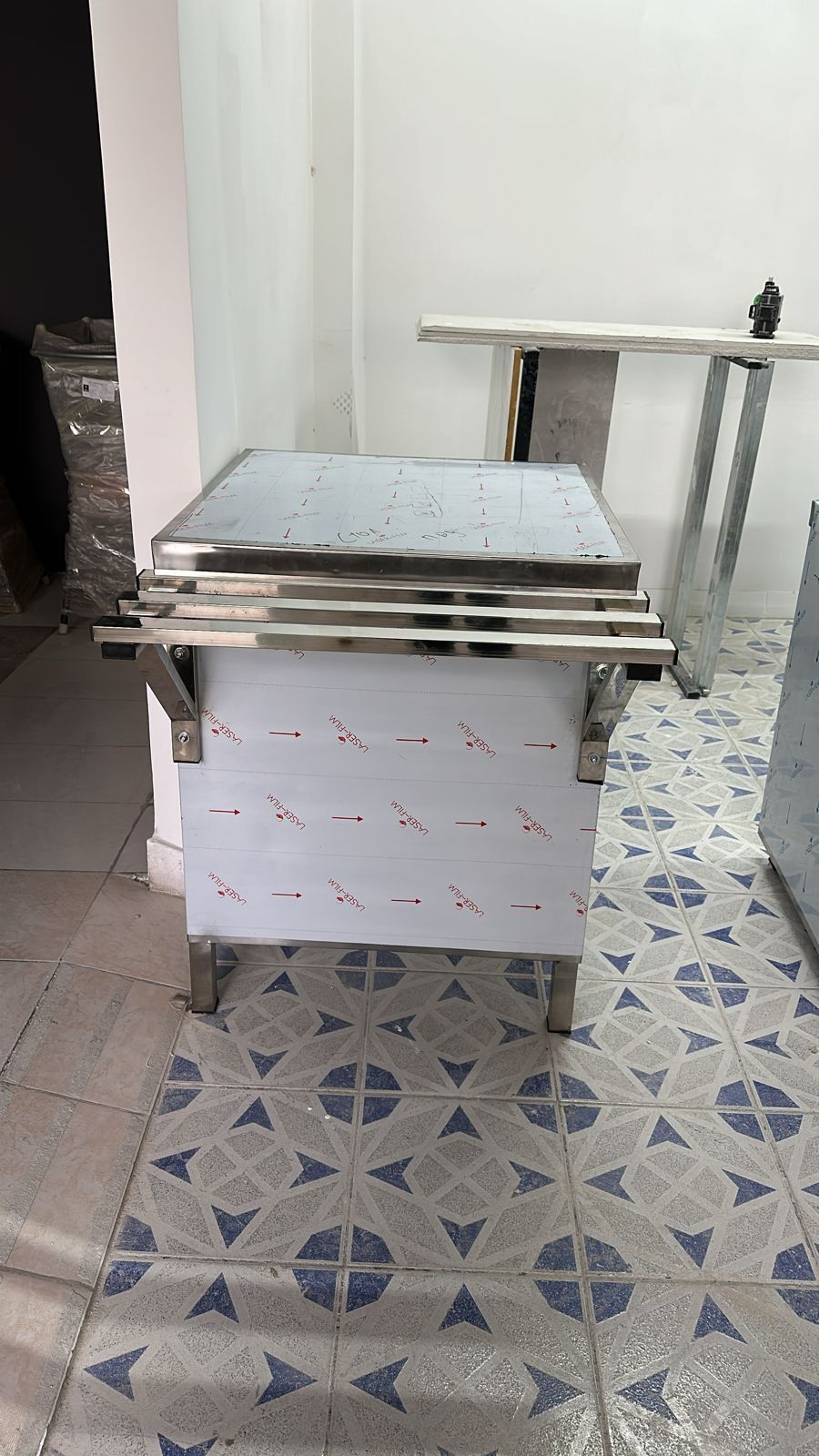 Мармит линия раздачи  стол для приборов стол касса