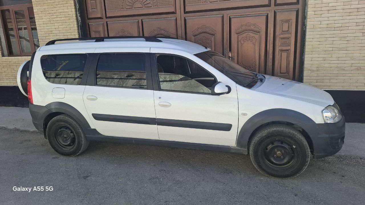 Lada largus 2017