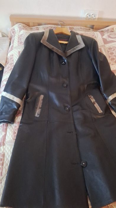 Женское кожаное пальто