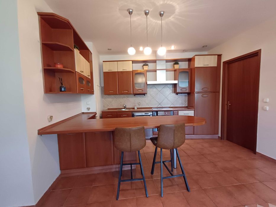 Bucatarie Mobexpert frigider incorporat, bar