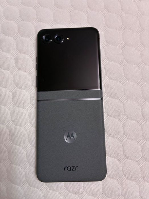 Telefon motorola razr 50 în garanție