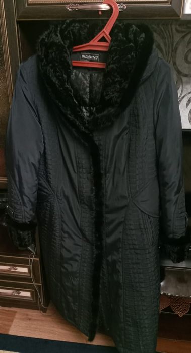 Продам пальто зимнее 10 000т