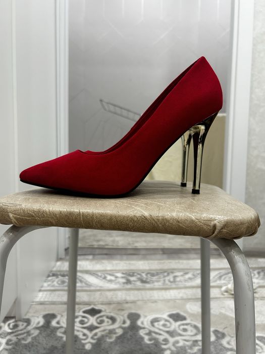 Продам туфли красные