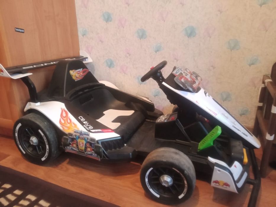 продам машинку детскую