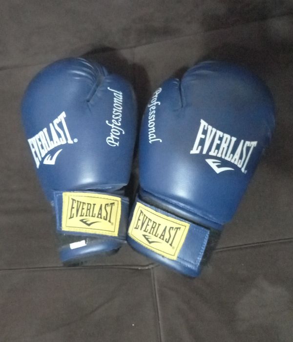 Продам боксерские перчатки почти новые