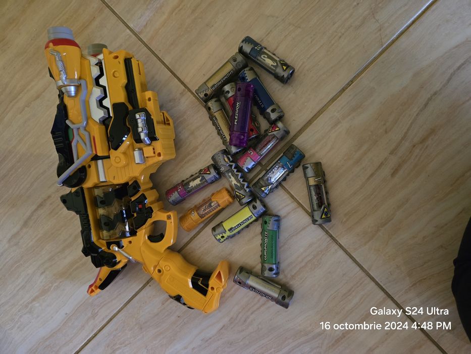 Pistol de jucarie impreuna cu cartuse Power Rangers