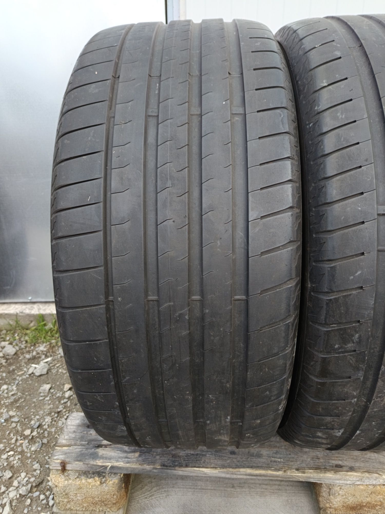 Летни гуми 285 40 ZR 22 BRIDGESTONE Дот0823