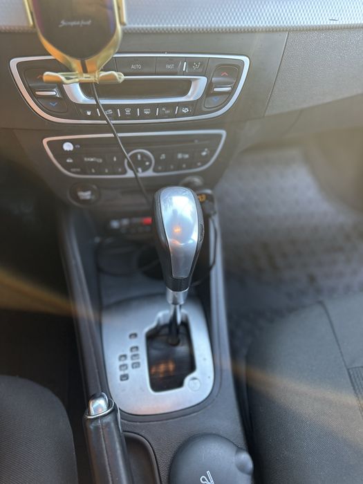 Vand Renault Fluence 2011 automat 2.0 benzina + GPL