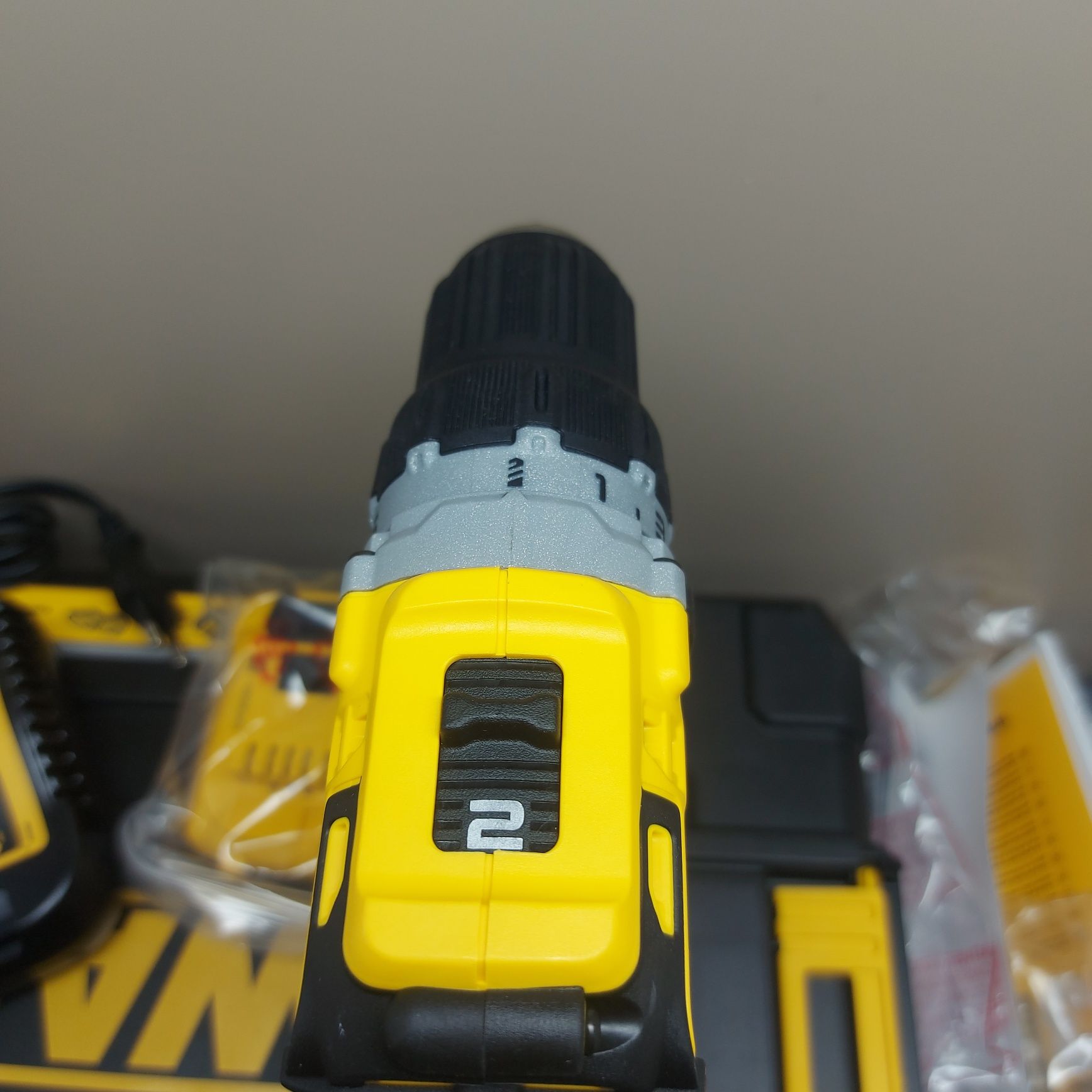 Нов безчетков винтоверт Dewalt DCD701D2  12V