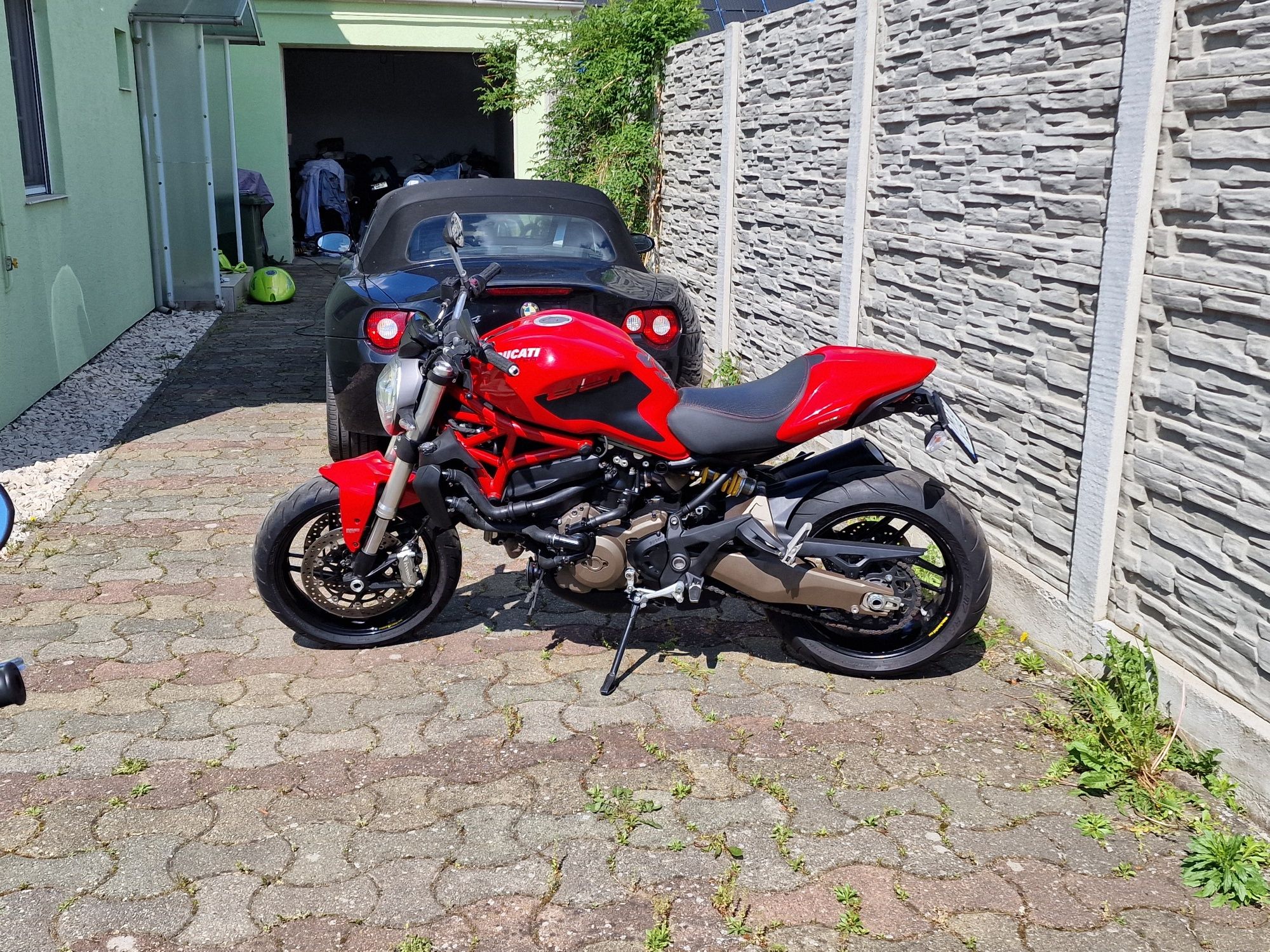 Ducati monster 821 ,cu 18000 km ,115 cp cu
ABS,Traction control .Toate