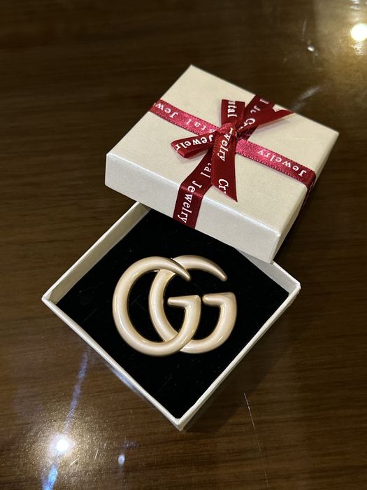 Brosa gu cci inscriptionata