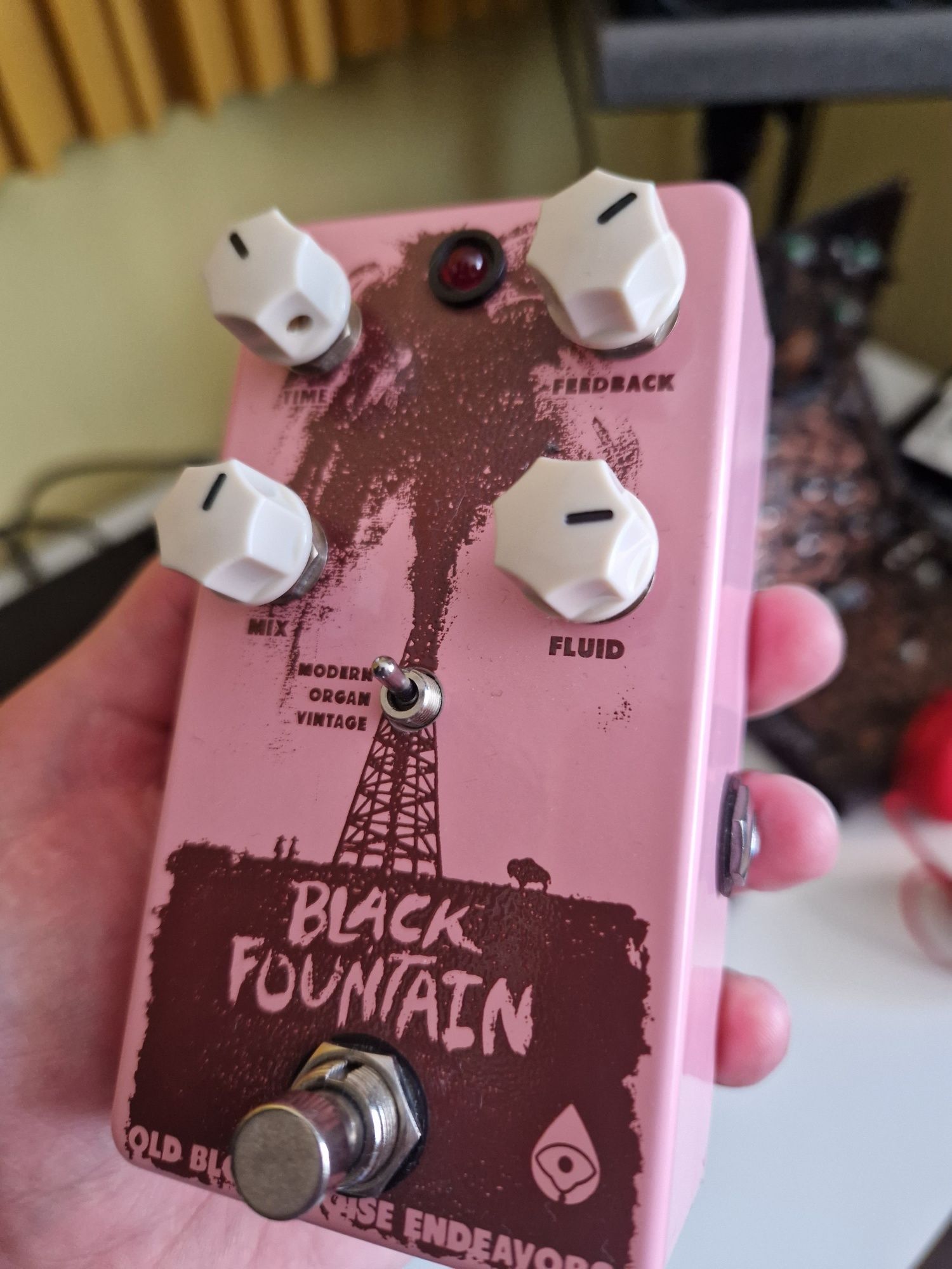 Old Blood Noise Endeavours Black Fountain Oil Can Delay