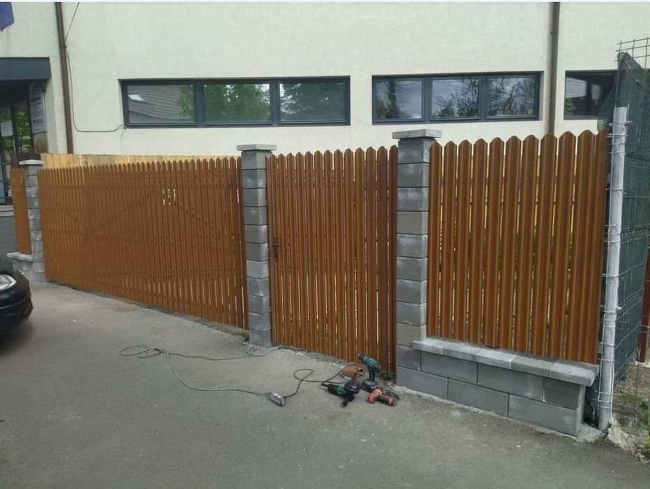 Construim garduri și porți la comanda clientului