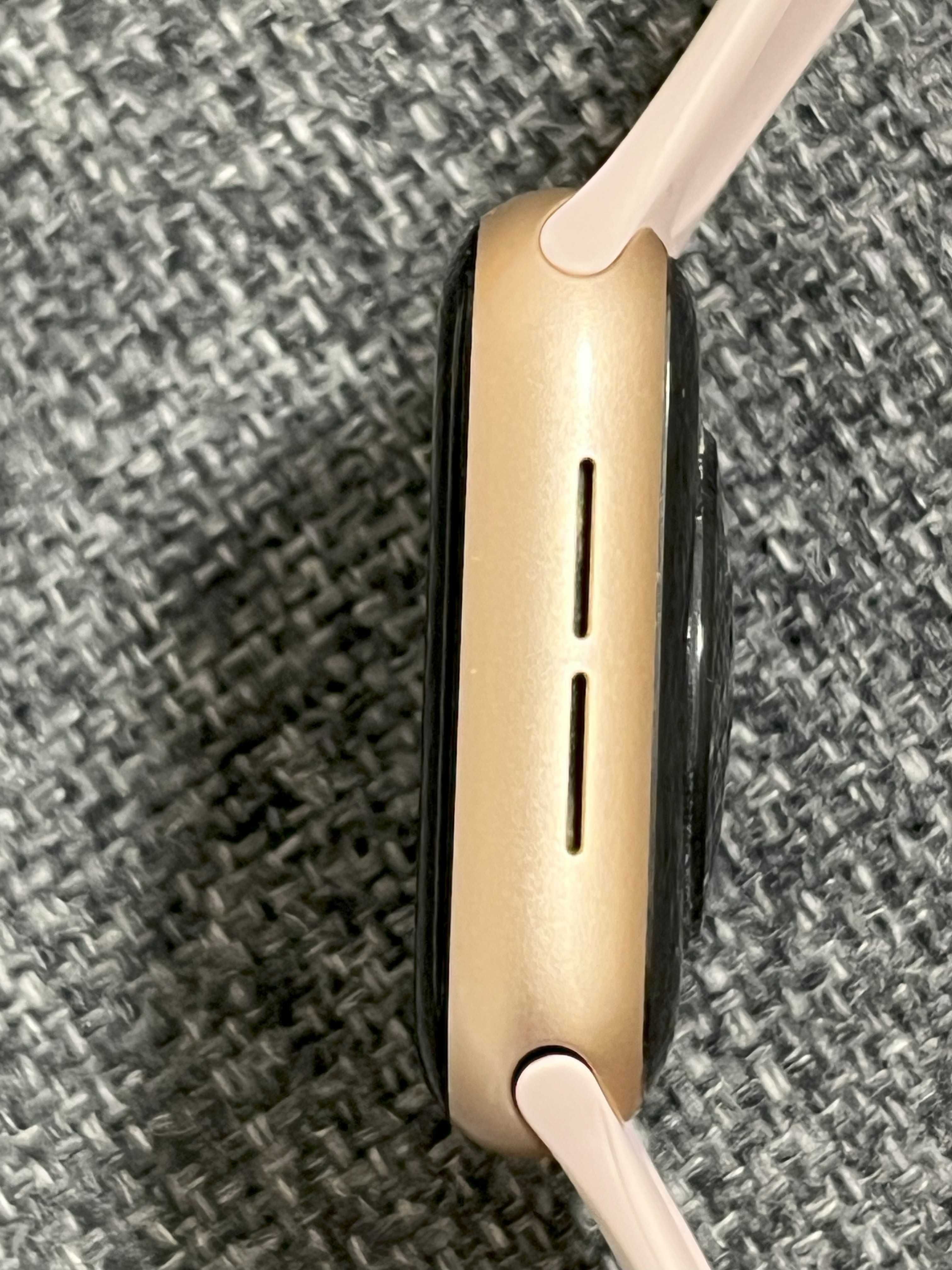 Apple Watch SE, 40 мм., 32 GB, пълен комплект