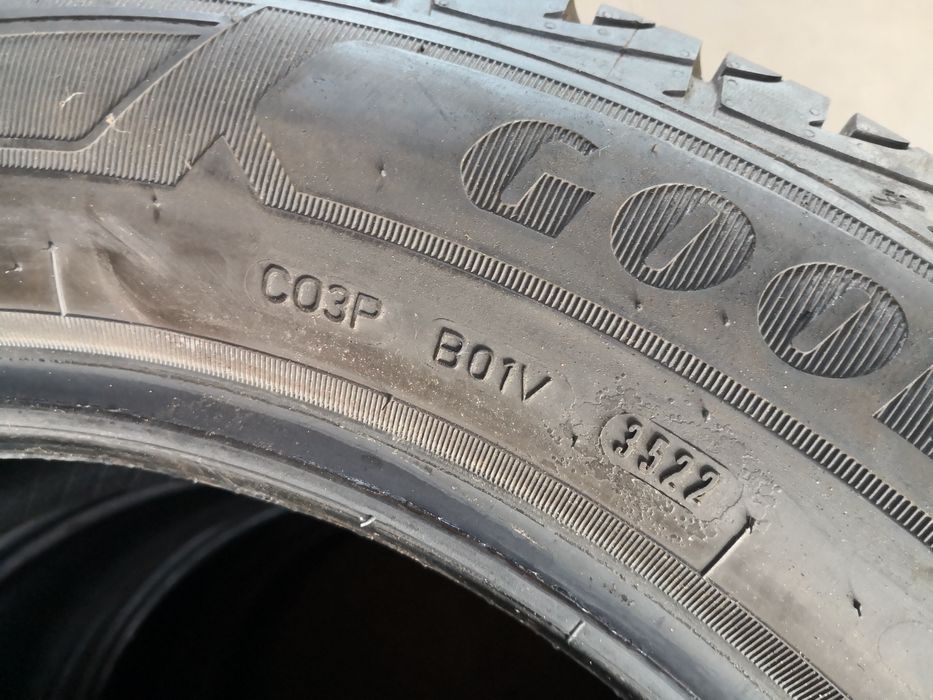 фолксваген т5 т6  vw 215 60 17 цола гуми dot 22 Goodyear