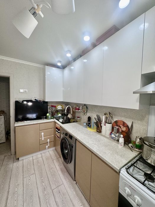 4 комнатная 80 кв, Сеченова 7